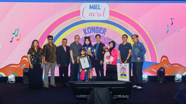 Penghargaan MURI untuk Miel Carol diberikan seusai konser "Kesukaanku" di Hotel Ayaduta Bandung, pada 24 Agustus 2025.  [Instagram]