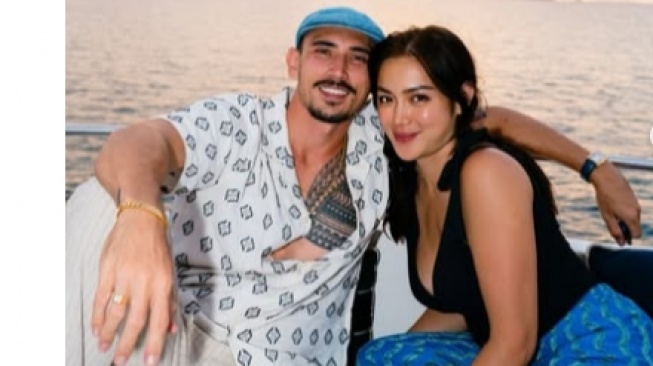 Vincent Verhaag dan Jessica Iskandar. (Instagram/@inijedar)