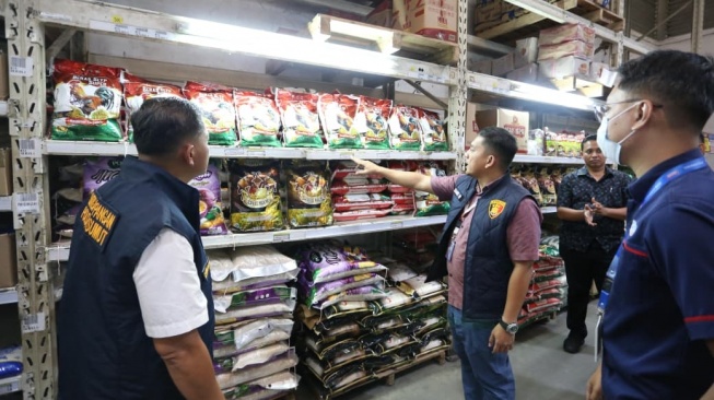 Polda Sumut Sidak Harga Beras di Medan, Temukan Beras Medium Dijual di Atas HET