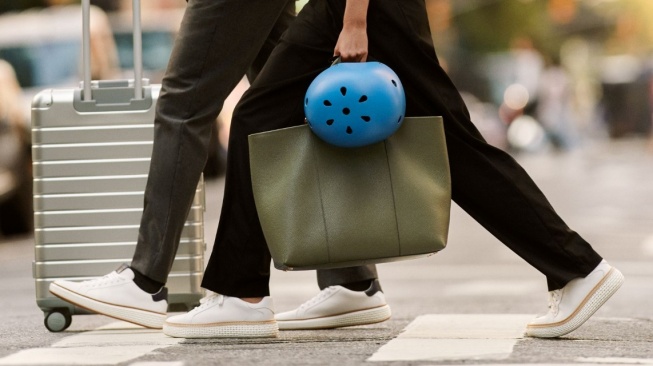 Cole Haan Fall 2025: Ketika Kenyamanan Menjadi Tren Baru Gaya Modern
