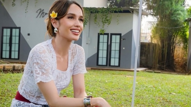 Momen Cinta Laura Makan 'Shothow' Pakai Centong: Logat Bulenya Bikin Gemas!