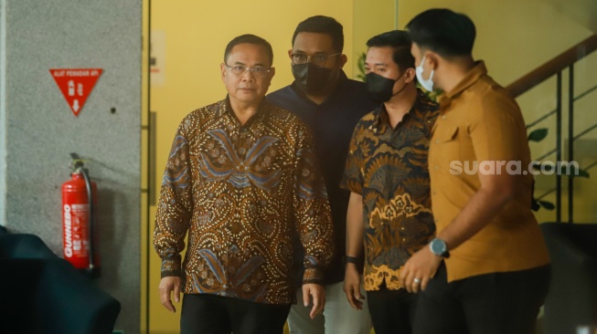 Bupati Pati Sudewo usai menjalani pemeriksaan di Gedung KPK RI, Jakarta, Rabu (27/8/2025). [Suara.com/Alfian Winanto]