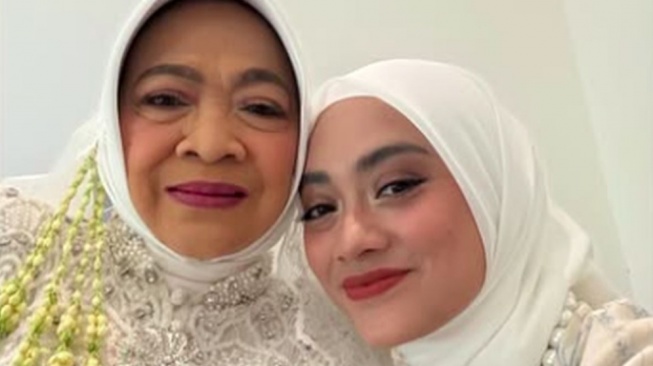 Cinta Tak Kenal Umur, Ibunda Ayudia Bing Slamet Menikah Lagi di Usia Senja