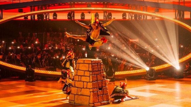 Salah satu atraksi yang dihadirkan untuk mewakili rangkaian cerita tanah Sumatera (Dok: The Indonesian Broadway)