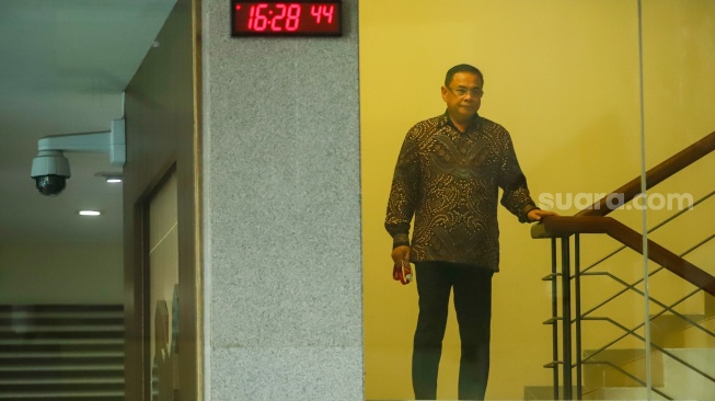 Bupati Pati Sudewo usai menjalani pemeriksaan di Gedung KPK RI, Jakarta, Rabu (27/8/2025). [Suara.com/Alfian Winanto]