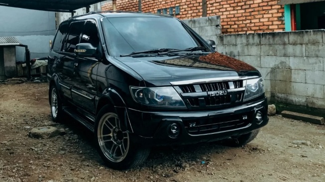 Siap Terjang Aspal Bergelombang? Ini 4 Rekomendasi Mobil Bekas Rp50 Jutaan yang Tangguh dan Irit