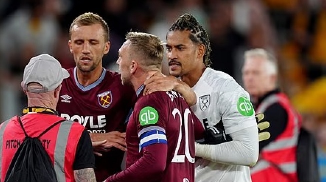 Duduk Perkara Kapten West Ham Kelahi dengan Fans Usai Dikalahkan Wolves
