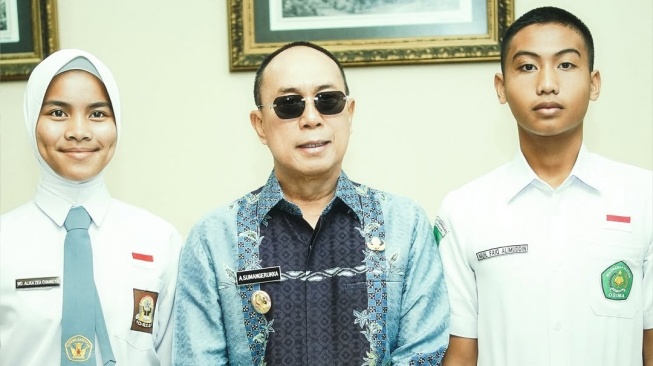 Ayah Waode Alika Zea Chanidya meninggal saat dia sedang bertugas sebagai paskibraka nasional di Jakarta (Instagram)