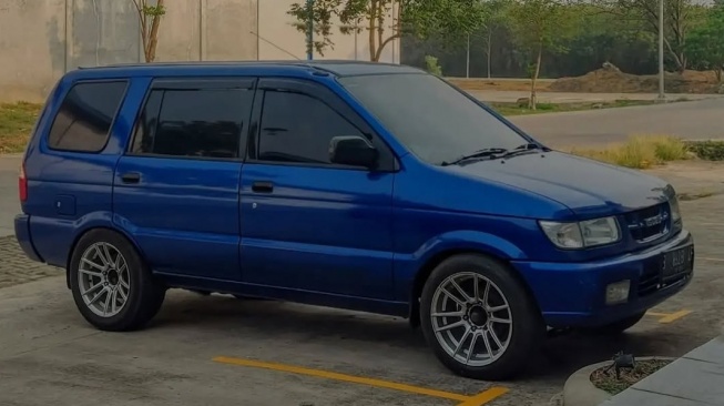 Penampakan Isuzu Panther Kotak. (Instagram)