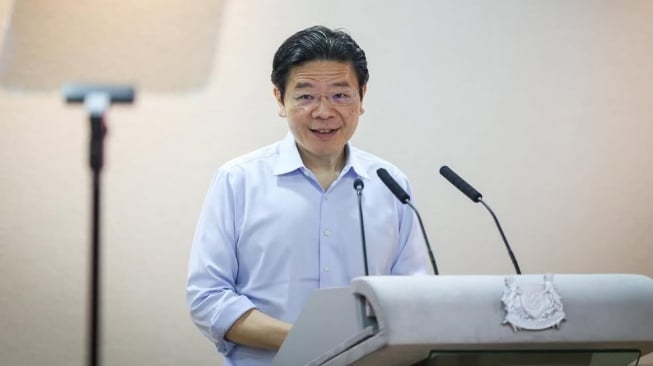 Beda dari Pejabat Indonesia yang Serba Mewah, Perdana Menteri Singapura Pilih Naik Pesawat Ekonomi
