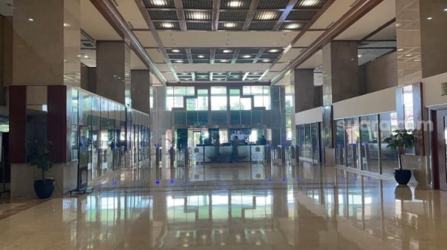 Kosong Melompong Jelang Digeruduk Massa Buruh, Gedung DPR Sepi usai Ada Imbauan WFH