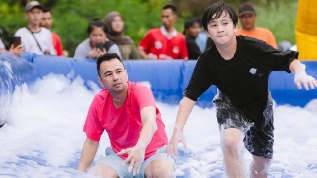Raffi Ahmad Klarifikasi Usai Dituding Kasar ke Rafathar: Supaya Ada yang Ditakutin