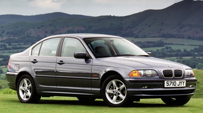BMW 318i. (CarsWP)