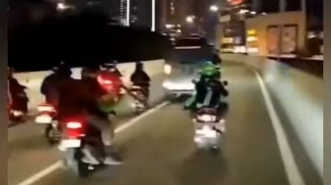 Korban Ojol Sempat Terseret Hingga Terlindas, Mobil Rantis Brimob Tetap Melaju Dikejar Warga