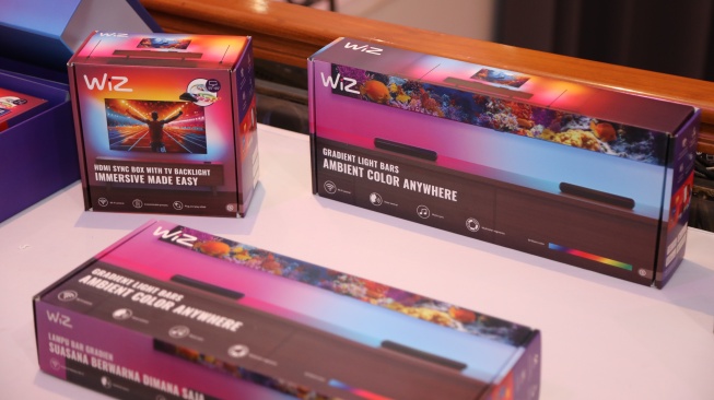 WiZ TV Sync Lights dan Gradient Light Bar. [Dok. Signify]