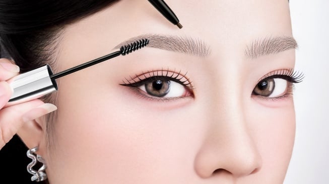 Dari Natural hingga Tebal Presisi, Somethinc Jawab Semua Kebutuhan Alis Generasi Muda