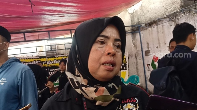Erna, Humas URC (Unit Reaksi Cepat) ditemui di rumah duka Affan Kurniawan kawasan Dukuh Atas, Jakarta Pusat pada Jumat, 29 Agustus 2025. [Suara.com/Rena Pangesti]