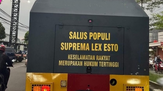 Arti Salus Populi Suprema Lex Esto [X]
