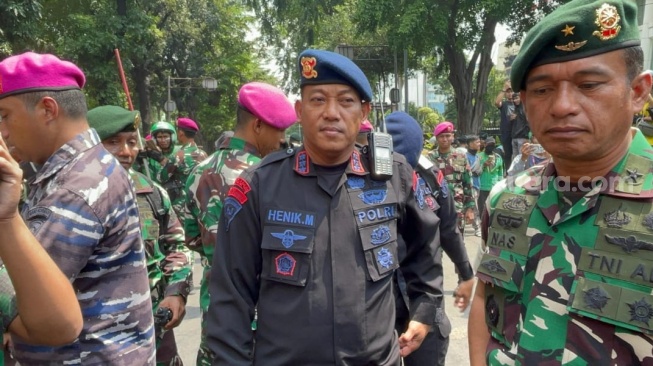 Komandan Brimob Diteriaki Pembunuh saat Sampaikan Permintaan Maaf ke Massa Ojol di Kwitang