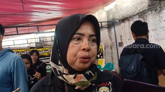 Erna, Humas URC (Unit Reaksi Cepat) ditemui di rumah duka Affan Kurniawan kawasan Dukuh Atas, Jakarta Pusat pada Jumat, 29 Agustus 2025. [Suara.com/Rena Pangesti]