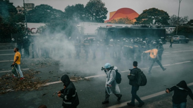 Gas Air Mata Kedaluwarsa Apakah Bahaya? Ditemukan di Lokasi Demo DPR