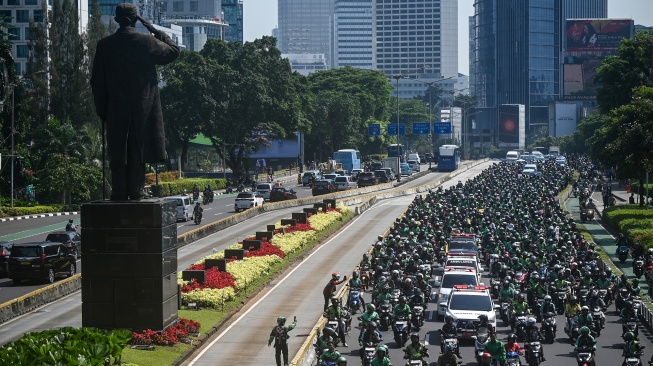 Ratusan Ojol Iringi Pemakaman Jenazah Affan Kurniawan