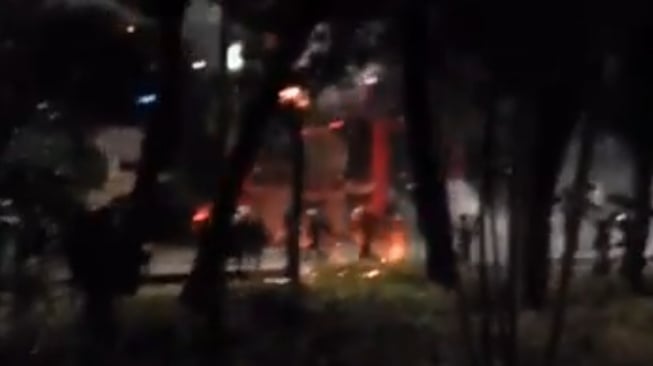 UPDATE! Gerbang Mako Brimob Kwitang Dibakar Pakai Molotov