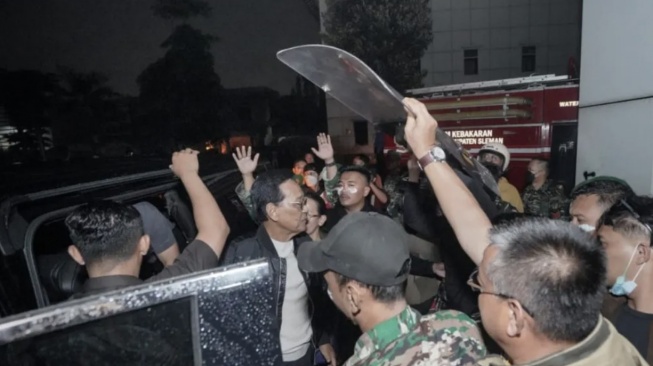 Gubernur DIY datangi Polda DIY saat demo pada Jumat (29/8/2025) malam (ANTARA/Luqman Hakim)