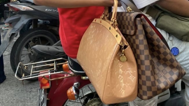 Tas LV dari rumah Ahmad Sahroni