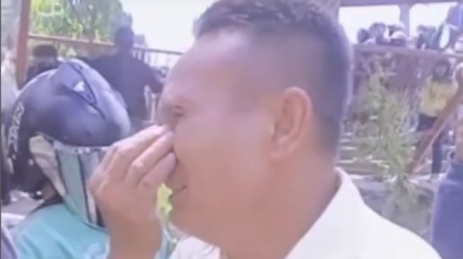 Pilu! Satpam DPRD Cirebon Histeris Motor Ludes Dibakar: "Saya Hanya Bekerja Pak!"