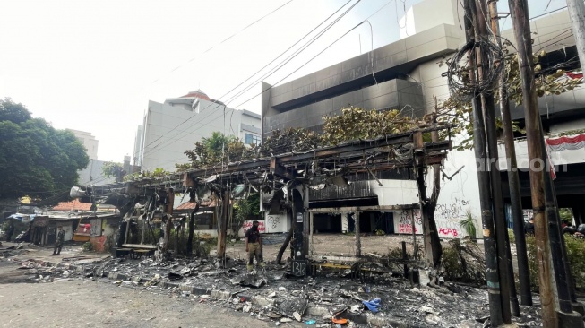 Kondisi terkini Mako Brimob Kwitang dan sekitarnya usai dirusak massa, Jakarta, Sabtu (30/8/2025), [Suara.com/Yaumal] 