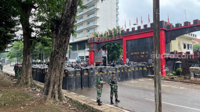 Mako Brimob PMJ Kembali Digeruduk Massa : Teriakan Polisi Pembunuh Kembali Menggema!