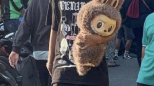 Boneka Labubu dari rumah Ahmad Sahroni