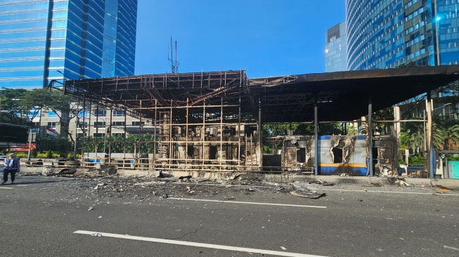 Kondisi Gerbang Tol yang hangus dibakar oleh Aksi Massa. [Dokumentasi Jasa Marga].