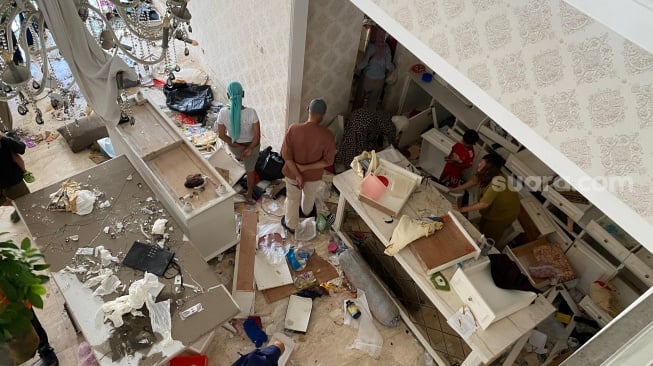 Rusak Parah, 5 Potret Mengenaskan Rumah Uya Kuya Usai Dijarah