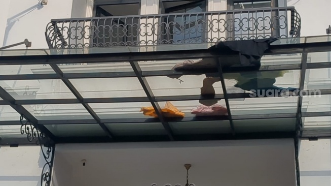 Penampakan rumah Eko Patrio yang ada di kawasan Setiabudi, Jakarta Selatan usai dijarah massa pada Sabtu malam, 30 Agustus 2025 [Suara.com/Adiyoga Priyambodo]