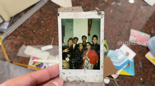 Penampakan rumah Uya Kuya usai dijarah massa pada Sabtu, 30 Agustus 2025 [Suara.com/Tiara Rosana]