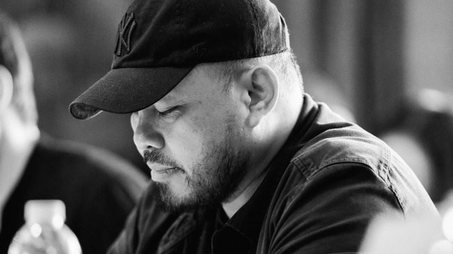 Joko Anwar Unggah Komik Satir Sosok Mirip Gibran Jenguk Korban Demo (Instagram)