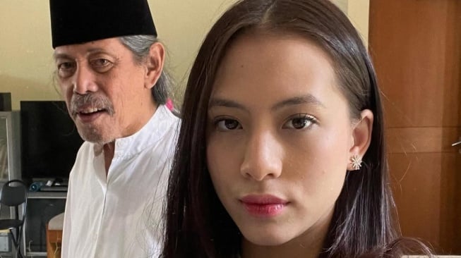 Musisi Acil Bimbo Meninggal Dunia, Adhisty Zara Minta Doa untuk Sang Kakek