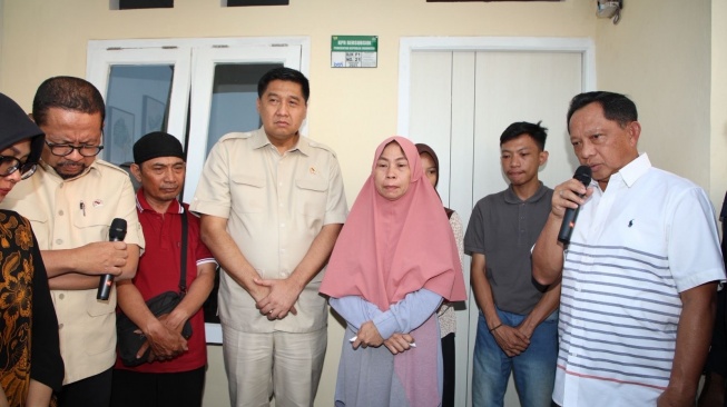 Mendagri Saksikan Penyerahan Rumah untuk Keluarga Almarhum Affan Kurniawan