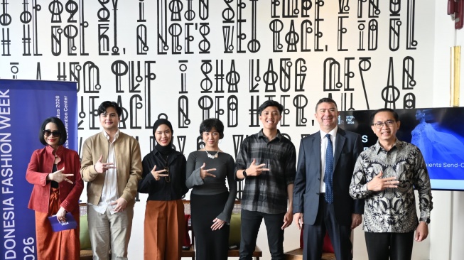 Empat desainer muda Indonesia baru saja diberangkatkan ke Milan untuk mengikuti program beasiswa di Arsutoria School. (dok. ist)