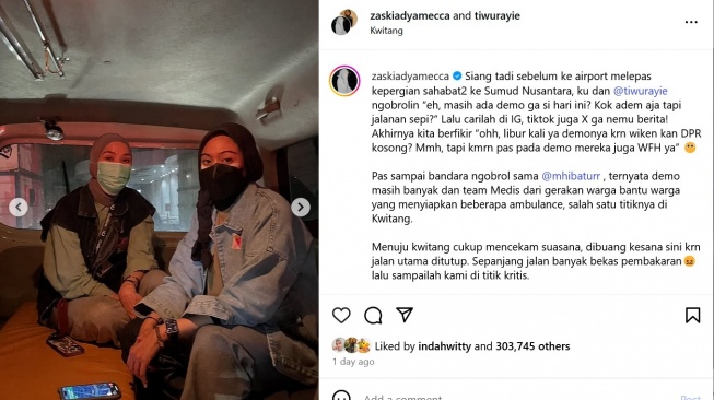 Zaskia Adya Mecca menjadi relawan medis di tengah aksi demonstrasi di kawasan Kwitang, Jakarta Pusat pada Sabtu, 30 Agustus 2025. [Instagram]