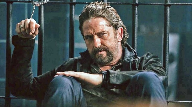 Peampilan Gerard Butler di film Copshop, yang akan tayang Senin (1/9/2025) malam ini di Trans TV pukul 23.00 WIB. [YouTube]