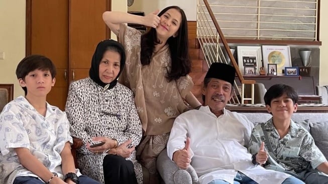Adhisty Zara Ungkap Kesedihan Usai Acil Bimbo Meninggal: Selamat Jalan, Aki Sayang