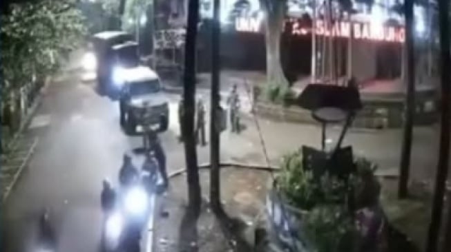 Viral Kampus Unisba-Unpas Diserang Gas Air Mata, Dedi Mulyadi Diminta Turun Tangan