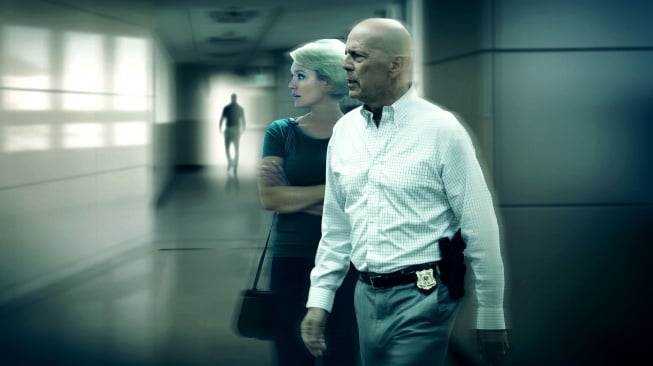 Fim Trauma Center yang dibintangi Bruce Willis dan Nicky Whelan akan tayang Selasa (2/9/2025) malam ini pukul 23.00 WIB. [YouTube]