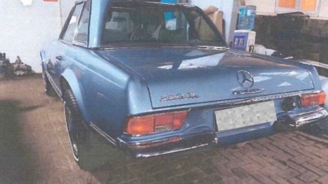Mobil Mercedes Benz 280 SL yang dibeli Ridwan Kamil dari BJ Habibie disita KPK. (Ist)