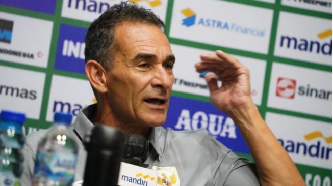 Pelatih Timnas Indonesia U-23, Gerald Vanenburg dalam konferensi pers menjelang laga. (kitagaruda.id)