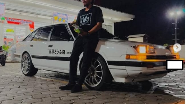 Ferry Irwandi dengan mobil ikoniknya (Instagram)