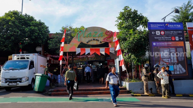 Kondisi pertokoan yang tutup di Plaza 2 Blok M, Jakarta, Rabu (3/9/2025). [Suara.com/Alfian Winanto]